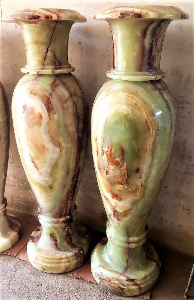 HUGE Paired Onyx Vases - 800 Kg: HUGE Paired Onyx Vases - 800 Kg - 50X15 inchshipping rates are determined by Parcel weight and destination.Combined shipping: We offer combine shipping on multiple items purchased to reduce shipping c