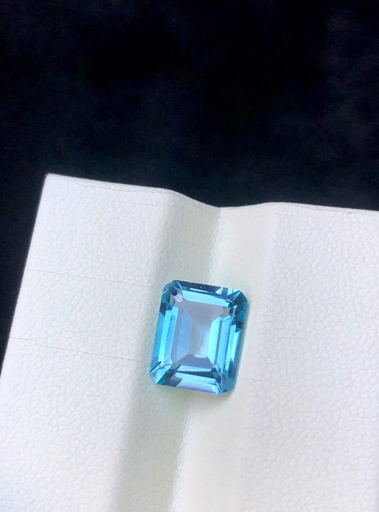 5.10 Natural Trillion Cut Topaz Gemstone AAA Quality Faceted Loose Topaz for Jewelry Making: Beautiful 5.10 carats natural Trillion cut Topaz gemstone featuring AAA quality clarity, precise faceting, and brilliant sparkle. This elegant loose gemstone is perfect for custom jewelry designs such