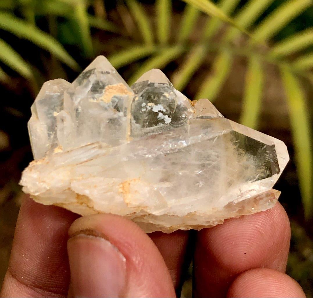 Quartz Crystals Mineral - 15.38 Grams: Quartz Crystals Mineral - 15.38 GramsShipping Rate: FREE SHIPPING .shipping rates are determined by Parcel weight and destination.Combined shipping: We offer combine shipping on multiple items purchas