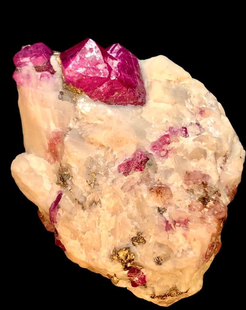 46.16 Grams Natural Ruby Crystals On Matrix - 40X39X25 mm: 46.16 Grams Natural Ruby Crystals On Matrix - 40X39X25 mm Shipping Rate: FREE SHIPPING .shipping rates are determined by Parcel weight and destination.Combined shipping: We offer combine shipping on m