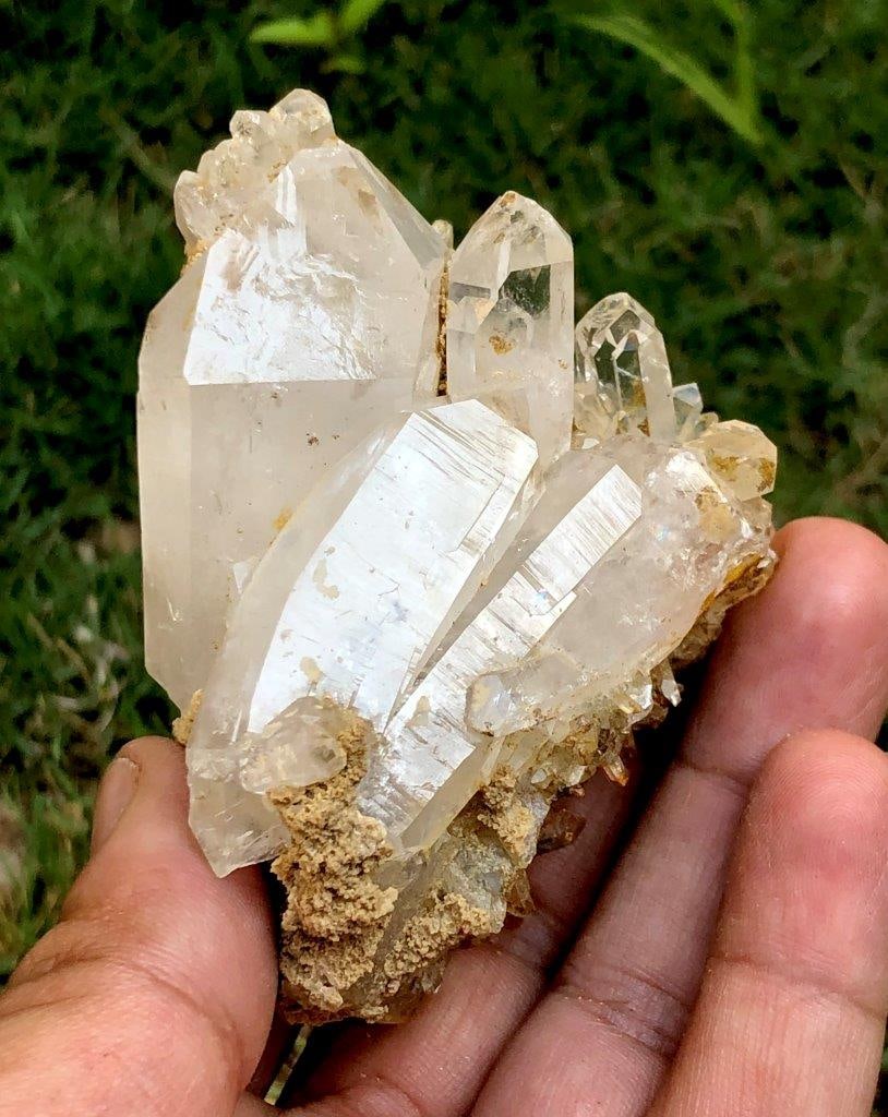 Quartz Crystals Cluster On Matrix - 204 Grams - 84X57X52 mm: Quartz Crystals Cluster On Matrix - 204 Grams - 84X57X52 mm Shipping Rate: FREE SHIPPING .shipping rates are determined by Parcel weight and destination.Combined shipping: We offer combine shipping on