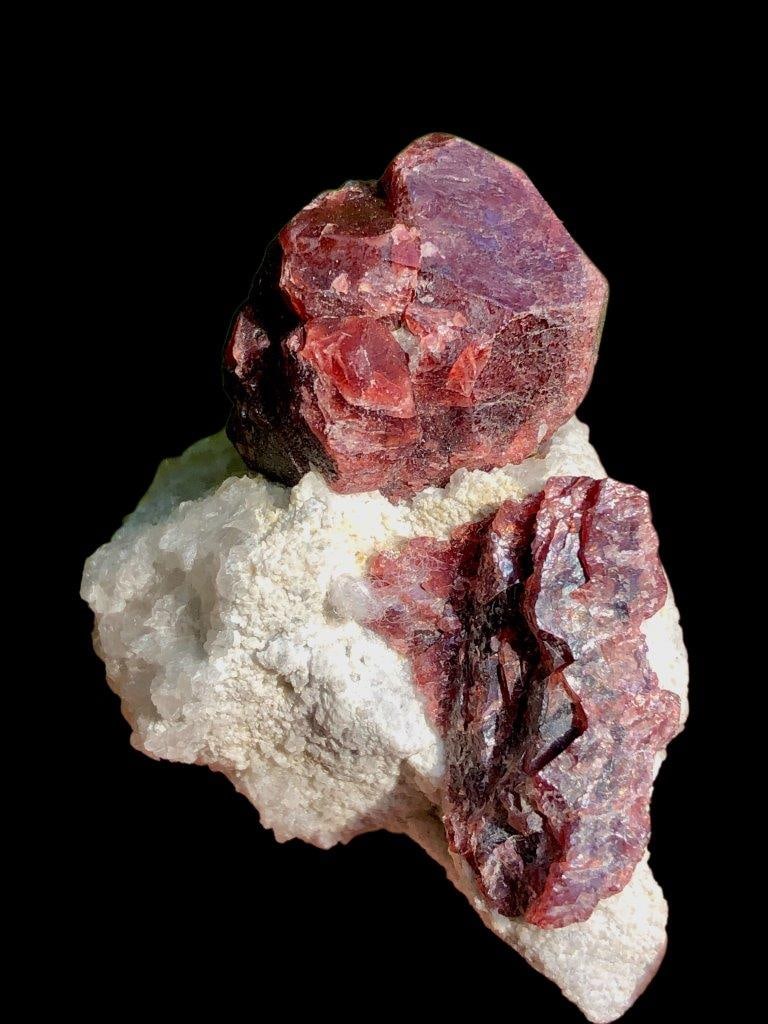 72 Grams Natural Garnet Crystals with Mother Rock ? Raw Red Garnet Mineral - 32X32X34 mm: 72 Grams Natural Garnet Crystals with Mother Rock ? Raw Red Garnet Mineral - 32X32X34 mmShipping Rate: FREE SHIPPING .shipping rates are determined by Parcel weight and destination.Combined shipping: 