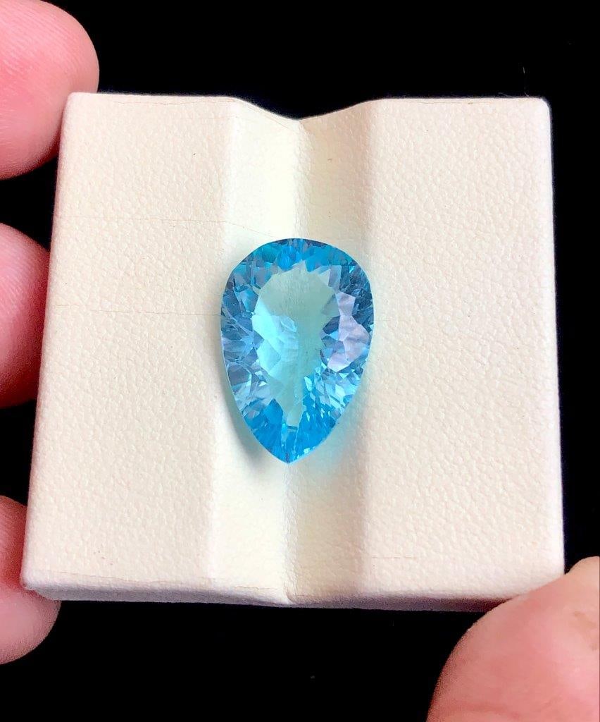 TPZ215 11.85 carats AAA Quality Laser cut Swiss Blue Topaz 17.5?12?8 mm: TPZ215 11.85 carats AAA Quality Laser cut Swiss Blue Topaz 17.5?12?8 mm Shipping:
