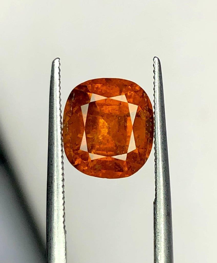 3.15 Carats Natural Hessonite Garnet Loose Gemstone Premium Faceted Gem 8.5x8x6 mm: Discover this beautiful 3.15 carat Hessonite Garnet loose gemstone, measuring 8.5 ? 8 ? 6 mm. Known for its warm, rich honey-orange to reddish-brown tones, hessonite garnet is a popular choice for fin