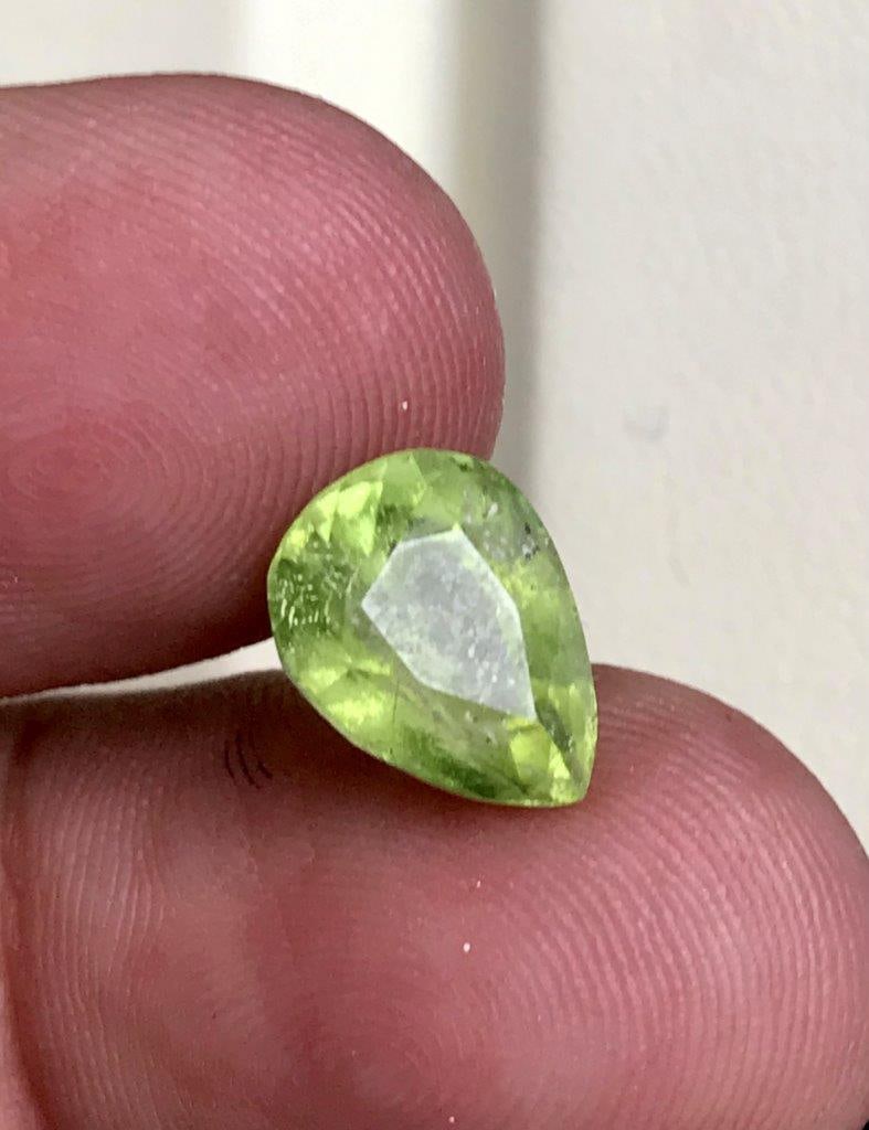3.75 Carats Genuine Natural Peridot Gemstone - 11X8X7 mm: 3.75 Carats Genuine Natural Peridot Gemstone - 11X8X7 mmShipping: