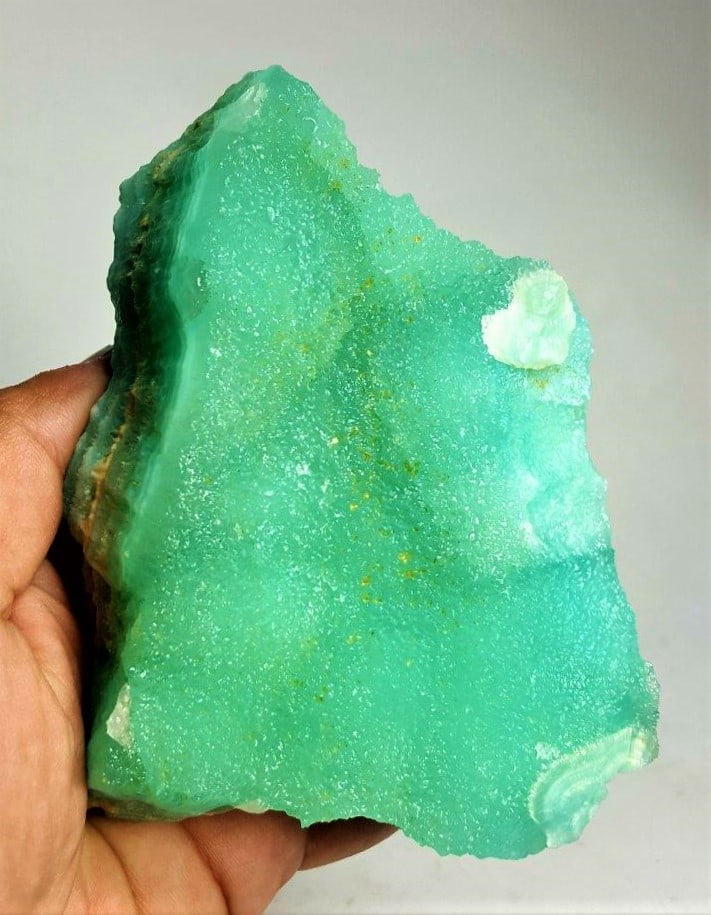 Rare Blue Hemimorphite 568 Grams: Rare Blue Hemimorphite 568 Grams - 11X7.5X4 CMShipping Rate: $55.00 .shipping rates are determined by Parcel weight and destination.Combined shipping: We offer combine shipping on multiple items purch
