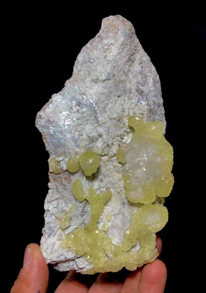 Brucite from northwestern Baluchistan, Pakistan - 445 Grams - 16X8X6 CM: Brucite from northwestern Baluchistan, Pakistan - 445 Grams - 16X8X6 CMShipping Rate: $55.00 .shipping rates are determined by Parcel weight and destination.Combined shipping: We offer combine
