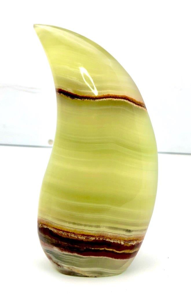 Onyx Carved Standing Tumble Stone ? 450g Decorative Crystal Sculpture: Elevate your space with this beautifully carved onyx standing tumble stone, weighing 450 grams. Expertly shaped and polished, the stone showcases natural onyx veining and rich dark tones, making it a 
