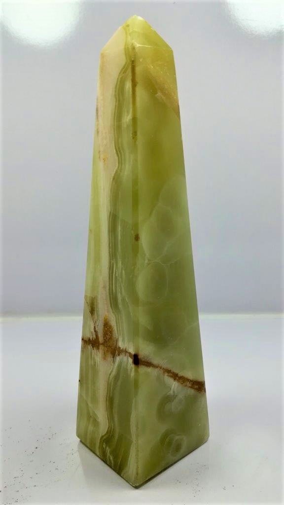 Onyx tower green - 393.5 Grams: Onyx tower green - 160.5X42X28 mm - 393.5 GramsShipping Rate: $45.00 .shipping rates are determined by Parcel weight and destination.Combined shipping: We offer combine shipping on multiple items purc