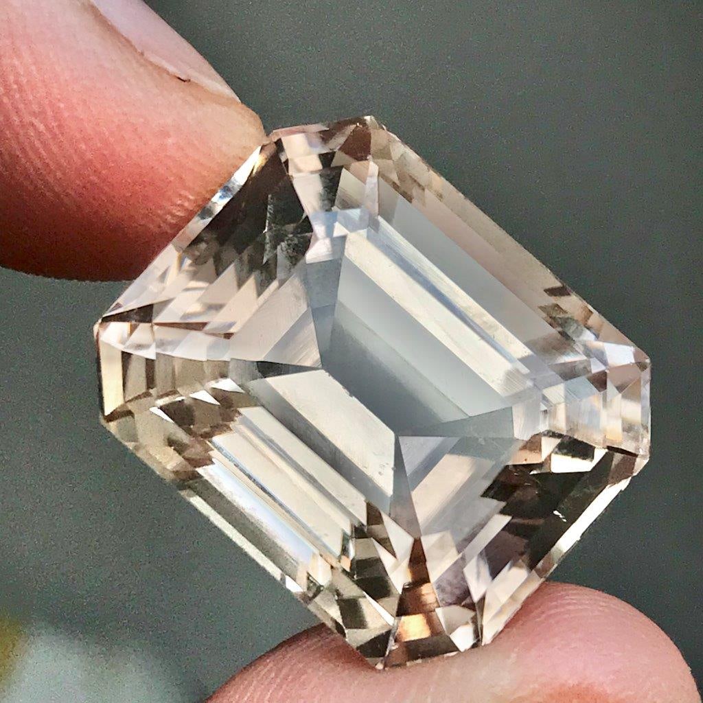 45.90 Carats Natural Golden Topaz Gemstone Brilliant Faceted Golden Collector Stone - 20X17X14 mm: 45.90 Carats Natural Golden Topaz Gemstone Brilliant Faceted Golden Collector Stone - 20X17X14 mmShipping Rate: $15.00 .shipping rates are determined by Parcel weight and destination.Combined shipping