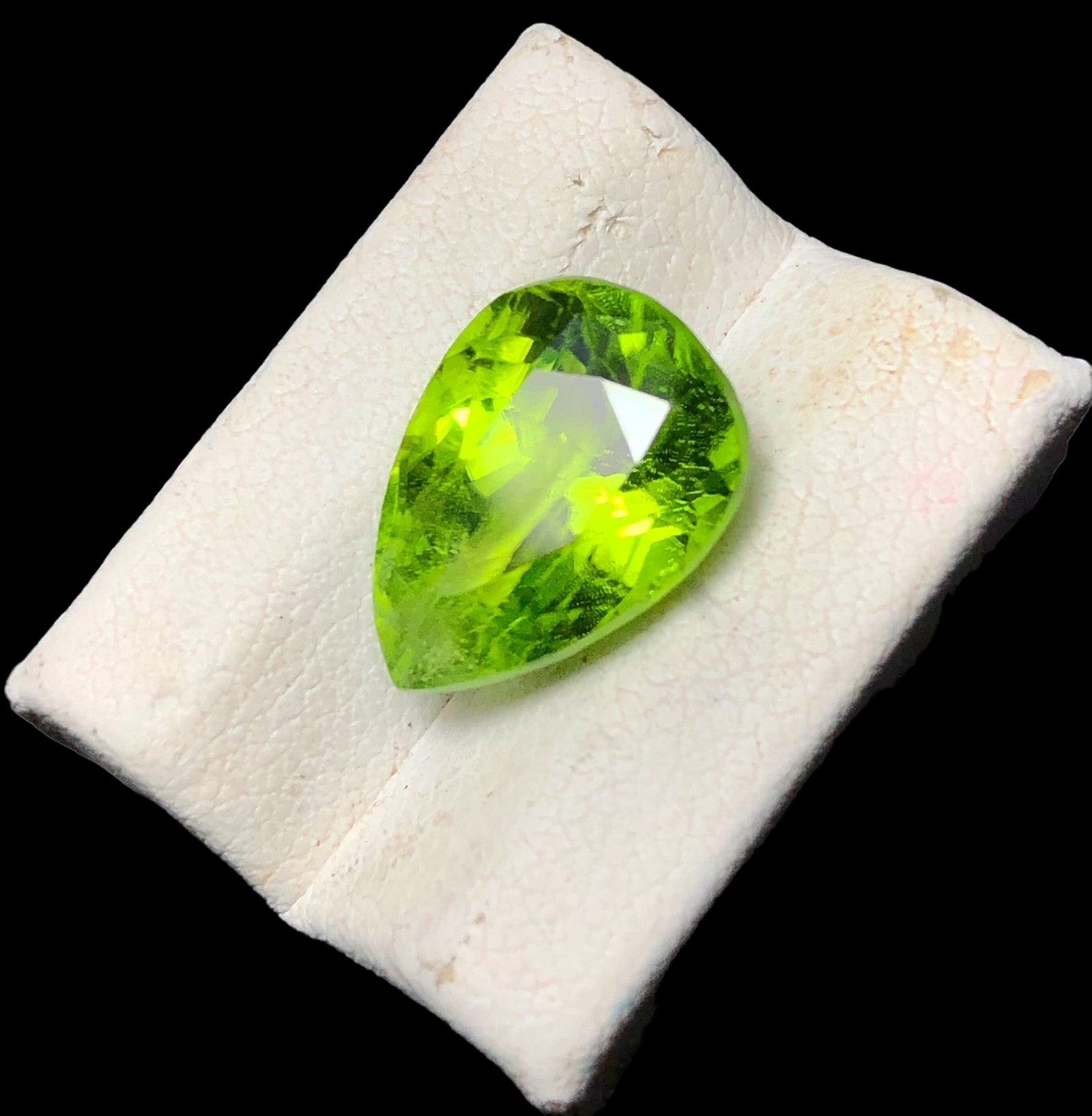 6.06 Carats 7up Color Natural Peridot - 13X9X7 mm (1 of 4)