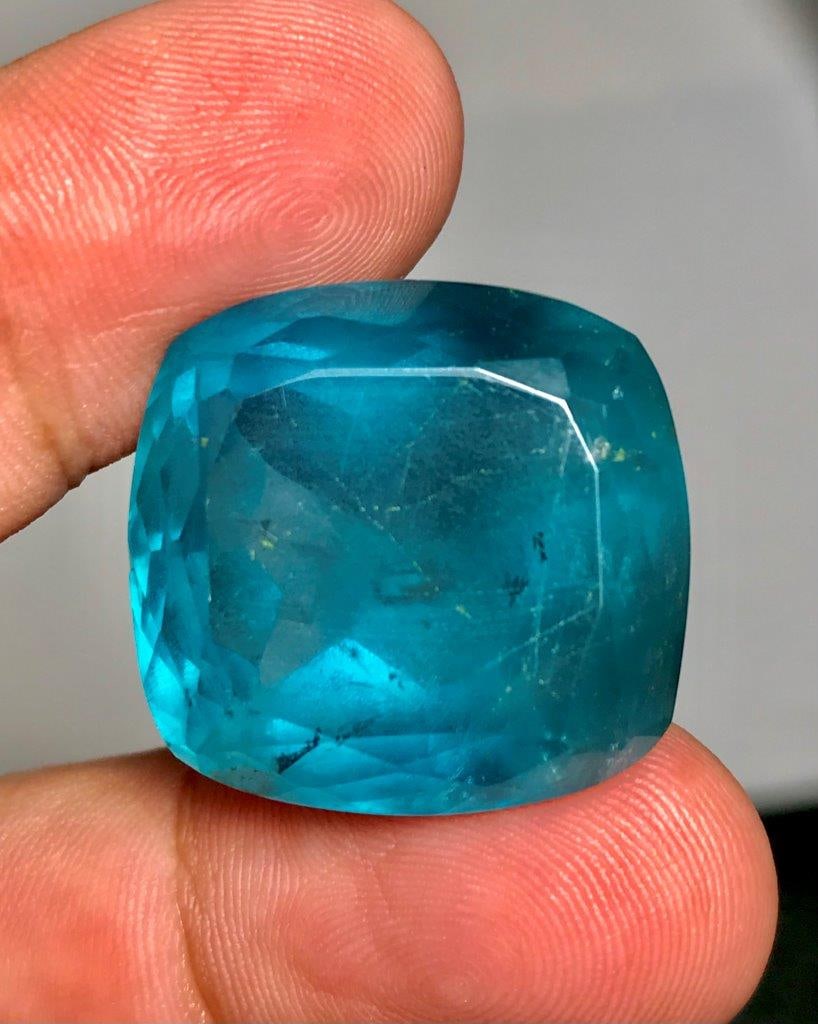 66.30 Ct Parrot Green Fluorite Gemstone ? Natural Vibrant Green Crystal - 24X22X12 mm (1 of 3)