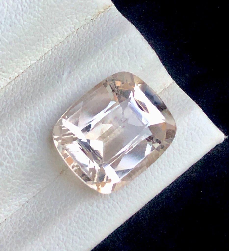 15.85 cts High-Quality Golden Topaz Loose Gemstone for Designers - 15X14X9 mm: 15.85 cts High-Quality Golden Topaz Loose Gemstone for Designers - 15X14X9 mmShipping Rate: 23$ WorldWideshipping rates are determined by Parcel weight and destination.Combined shipping: We offer comb
