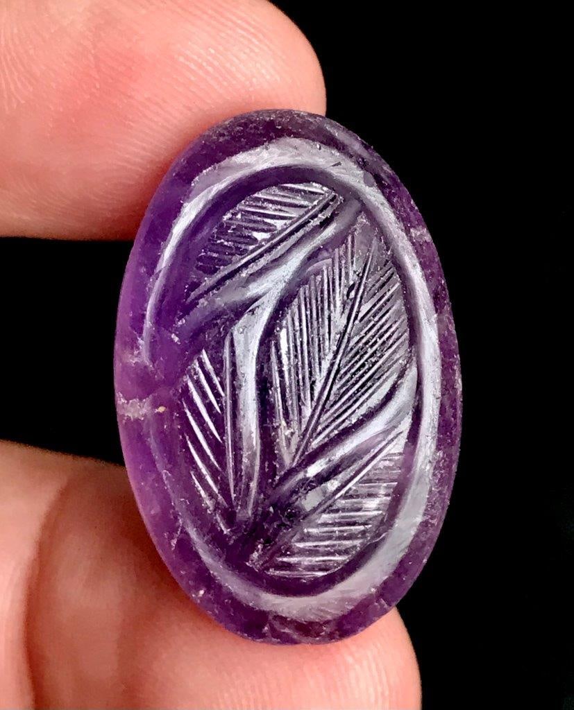 Natural Amethyst Carved Loose Gemstone Beautiful Purple Crystal - 45.95 carats - 29X19X12 mm: Natural Amethyst Carved Loose Gemstone Beautiful Purple Crystal - 45.95 carats - 29X19X12 mm Rate: 23$ WorldWideshipping rates are determined by Parcel weight and destination.Combined shipping: We off