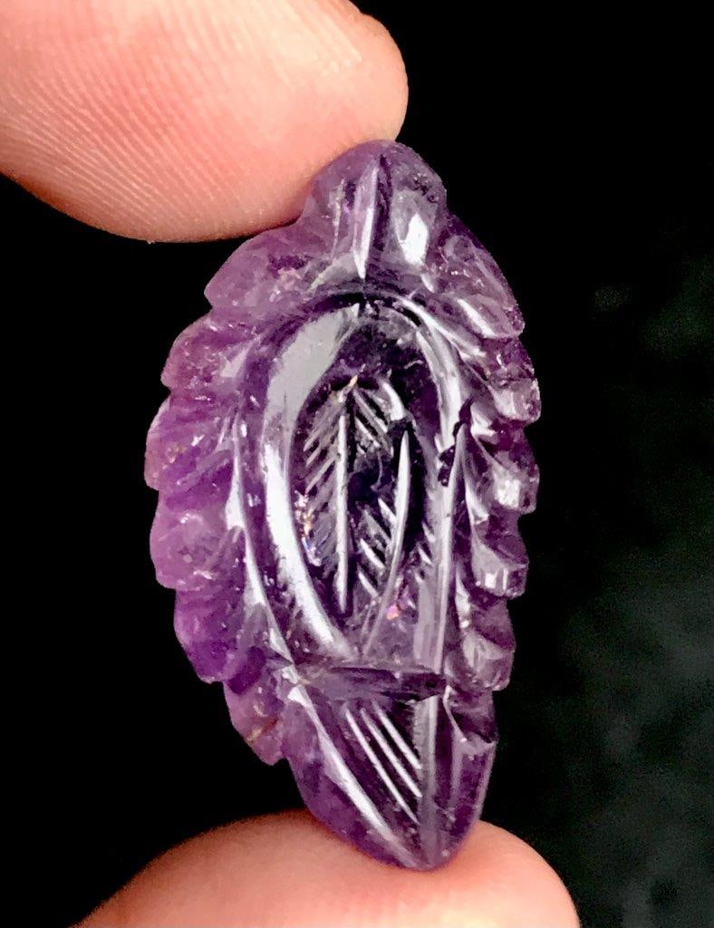 32.65 Carats Genuine Natural Amethyst Carved Loose Gemstone - 30X16X11 mm: 32.65 Carats Genuine Natural Amethyst Carved Loose Gemstone - 30X16X11 mm Rate: 23$ WorldWideshipping rates are determined by Parcel weight and destination.Combined shipping: We offer combine shipping