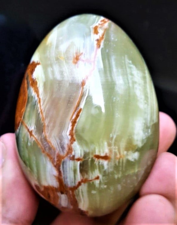 Healing Crystal Onyx Egg - 238 Grams: Healing Crystal Onyx Egg - 238 Grams - 67X50 mmShipping Rate: $36.00 .shipping rates are determined by Parcel weight and destination.Combined shipping: We offer combine shipping on multiple items