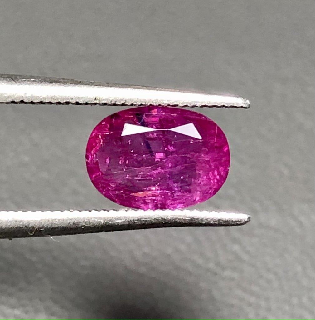 Purplish Red Natural Ruby - 1.30 Carats - 8X6X4 mm (1 of 5)