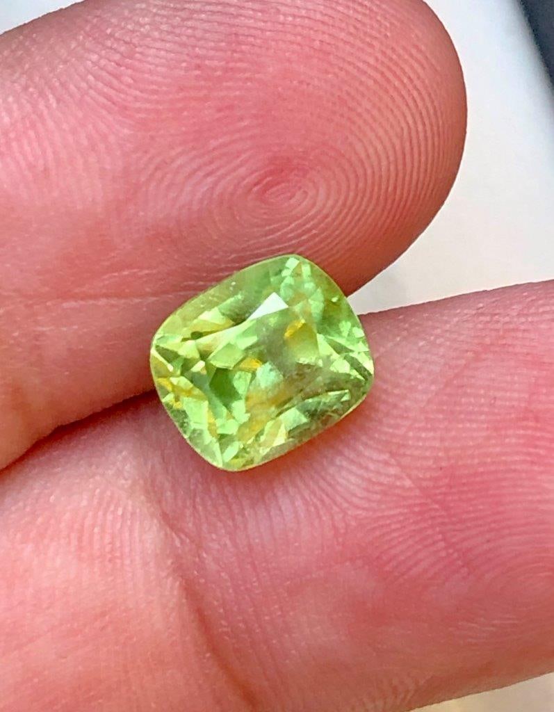 3.65 Carats Amazing Luster Peridot Gemstone ? 9?8?7 mm (1 of 4)