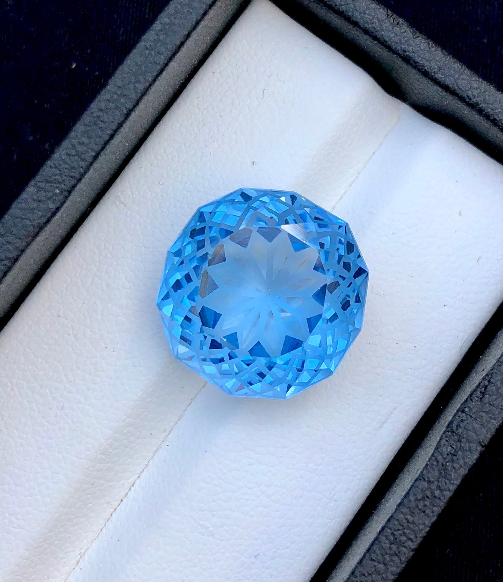 22.95 Carats Flower Swiss Topaz - 18X17X11 mm (1 of 4)