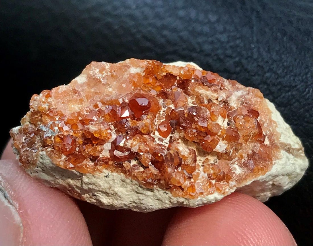 Spessartite Garnet Mineral - SPECIMEN - 10 GRAMS - 33X19X15 mm: Spessartite Garnet Mineral - SPECIMEN - 10 GRAMS - 33X19X15 mmShipping Rate: 23$ .shipping rates are determined by Parcel weight and destination.Combined shipping: We offer combine shipping on multipl