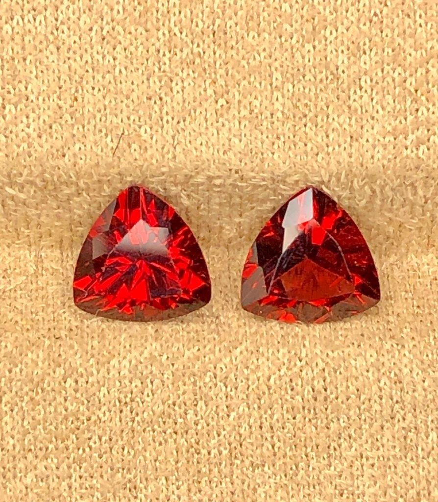 2.55 Carats Rhodolite Garnet Pairs Pigeon Red - 7x7x4 mm: 2.55 Carats Rhodolite Garnet Pairs Pigeon Red - 7x7x4 mm Shipping: