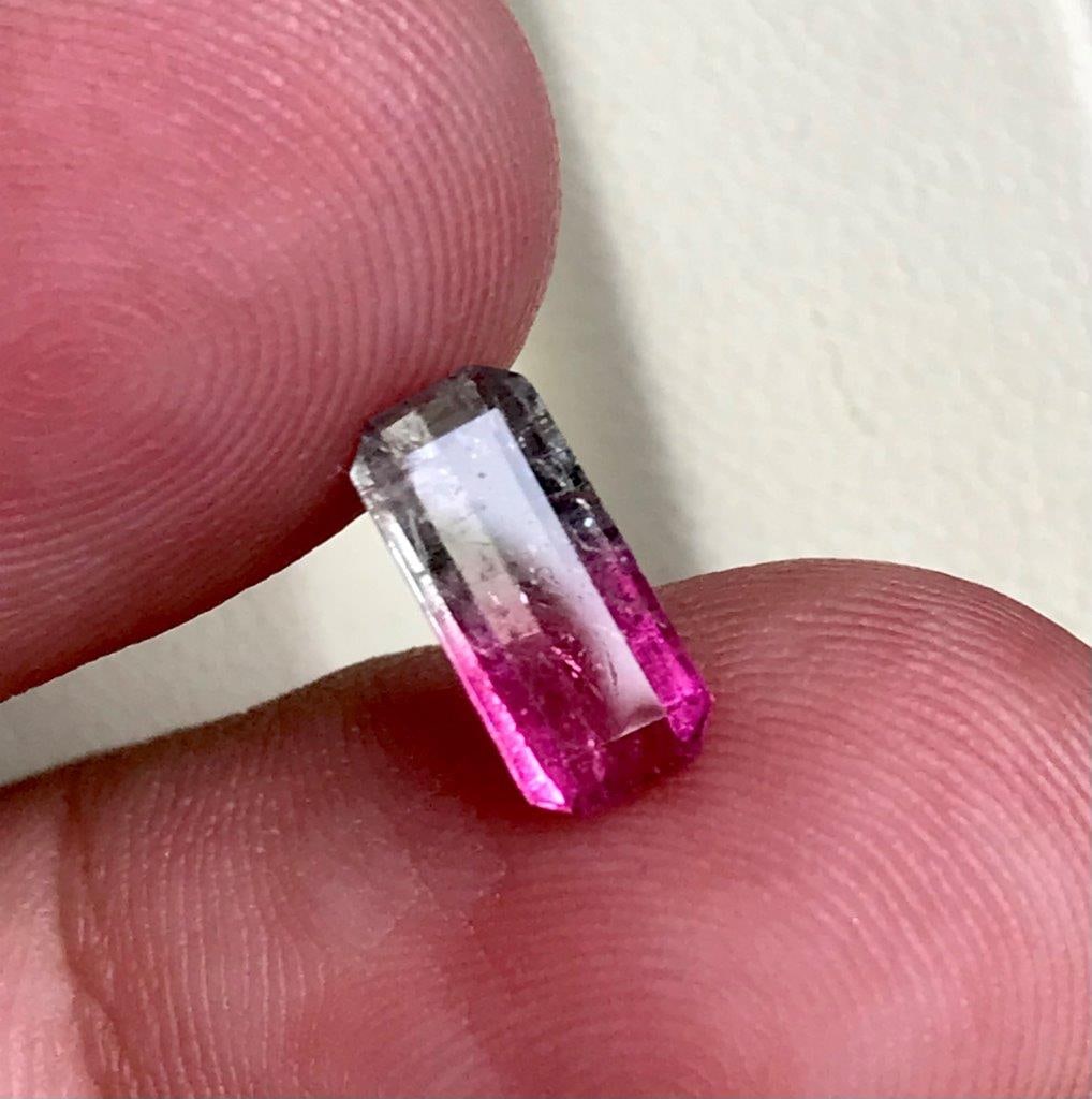 1.25 Carats BI COLOR NATURAL TOURMALINE LOOSE GEMSTONE - 10X5X3 mm: 1.25 Carats BI COLOR NATURAL TOURMALINE LOOSE GEMSTONE - 10X5X3 mm