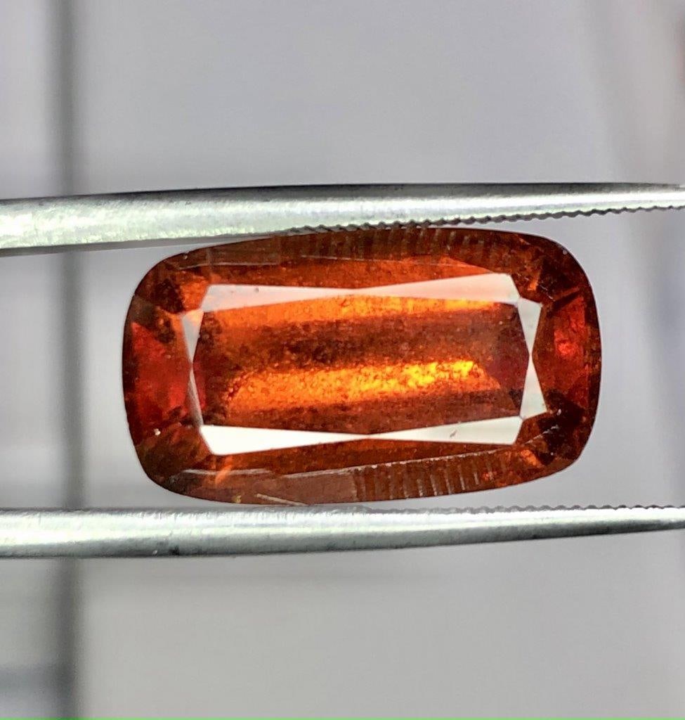 6 Beautiful Hessonite Garnet Gemstone - 9.70 Carats - 17X9.5X7.5 mm: 6 Beautiful Hessonite Garnet Gemstone - 9.70 Carats - 17X9.5X7.5 mm Choose design of your own and we will make it for youWe accept custom order in Sterling Silver, Gold and Platinum in WholeSale Price