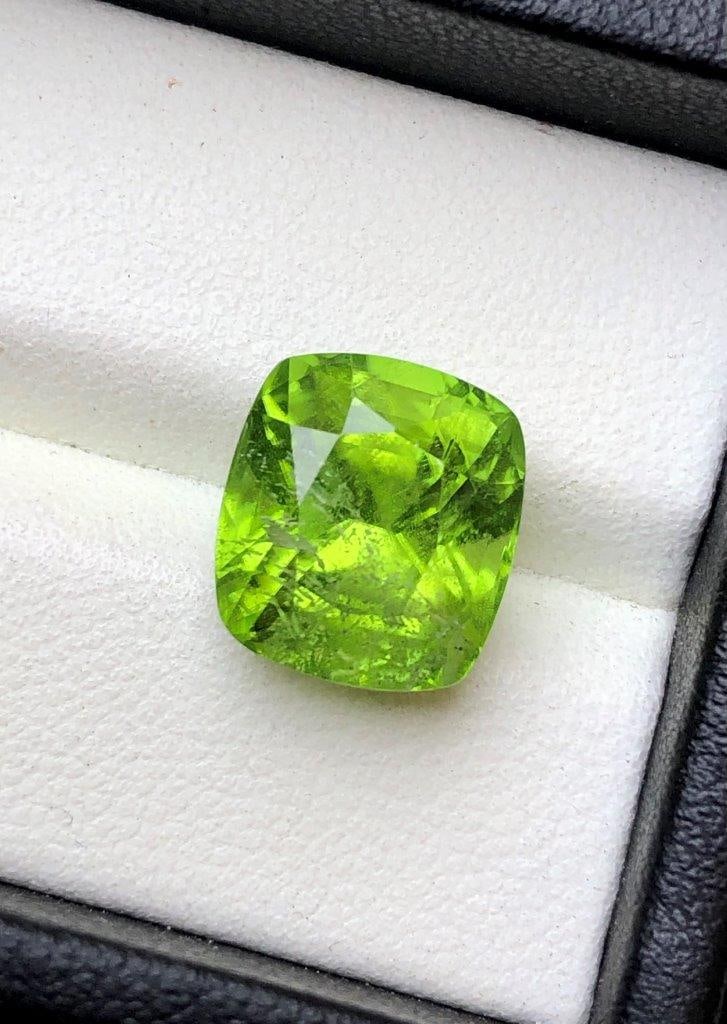 8.70 Carats Natural 7up Colour Peridot Gemstone - 12X11X9 mm (1 of 4)