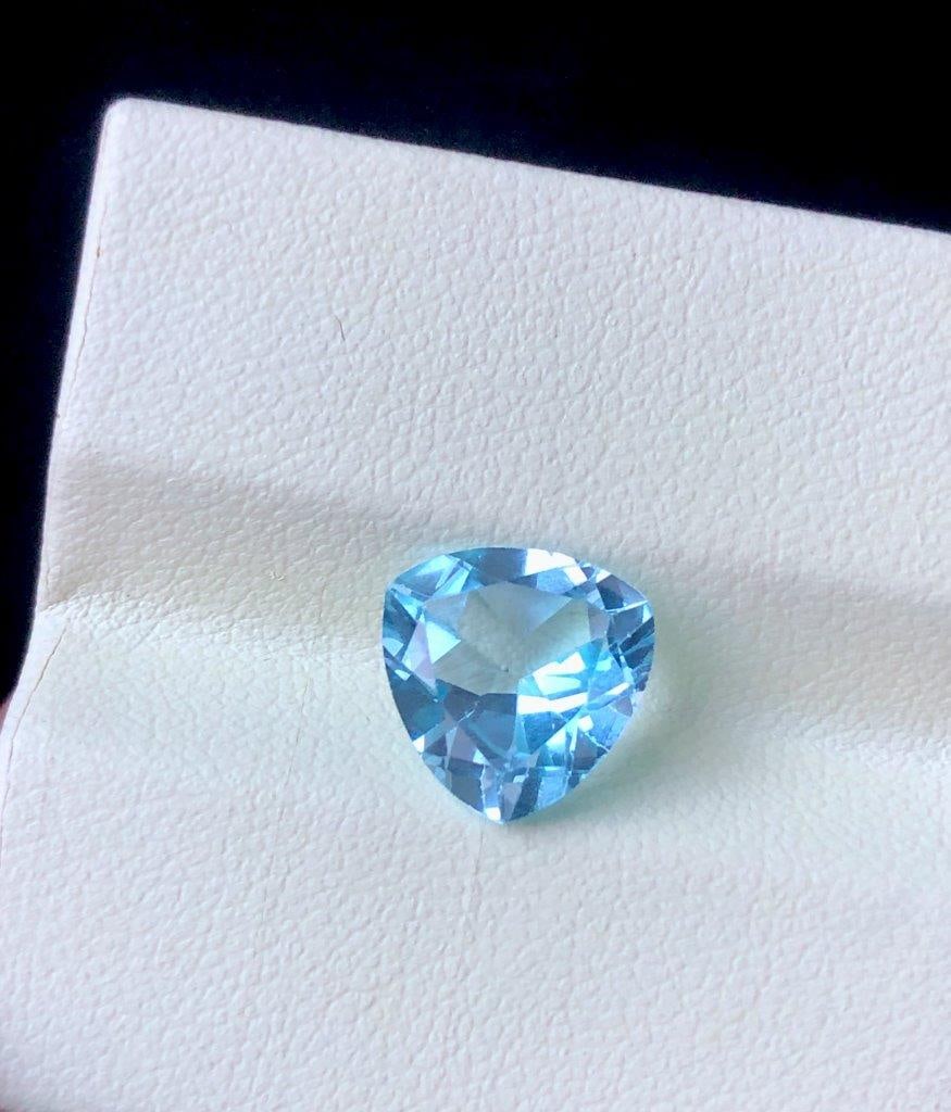 5 Natural Trillion Cut Topaz Gemstone AAA Quality Faceted Loose Topaz for Jewelry Making: Beautiful 5 carats natural Trillion cut Topaz gemstone featuring AAA quality clarity, excellent faceting, and brilliant sparkle. This elegant loose gemstone is ideal for custom jewelry designs such as