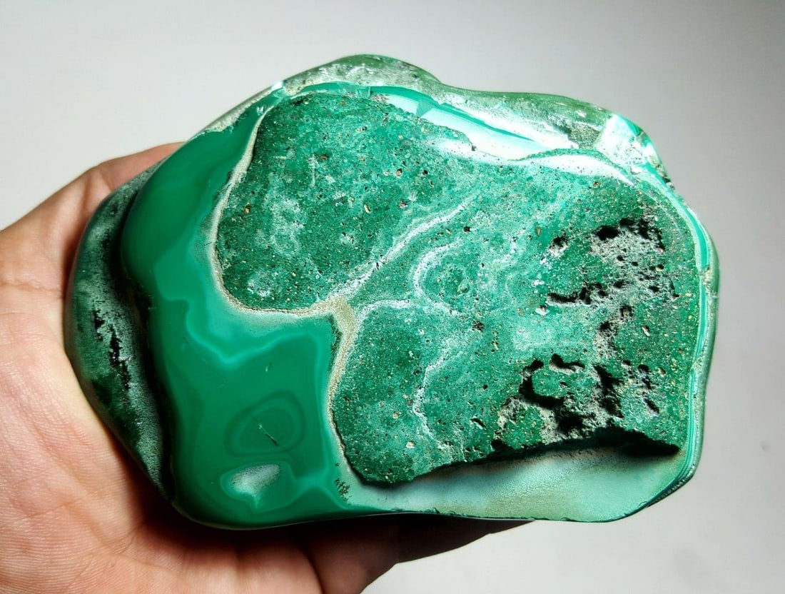 Malachite Tumble - 847 Grams - 4