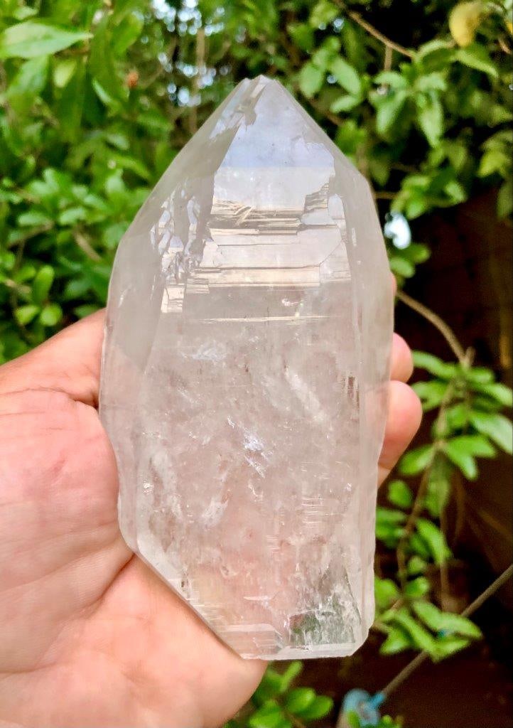 Top Grade Quartz Crystal Undamaged - 550 Grams - 142X75X50 mm: Top Grade Quartz Crystal Undamaged - 550 Grams - 142X75X50 mmShipping Rate: $50.00 .shipping rates are determined by Parcel weight and destination.Combined shipping: We offer combine shipping on