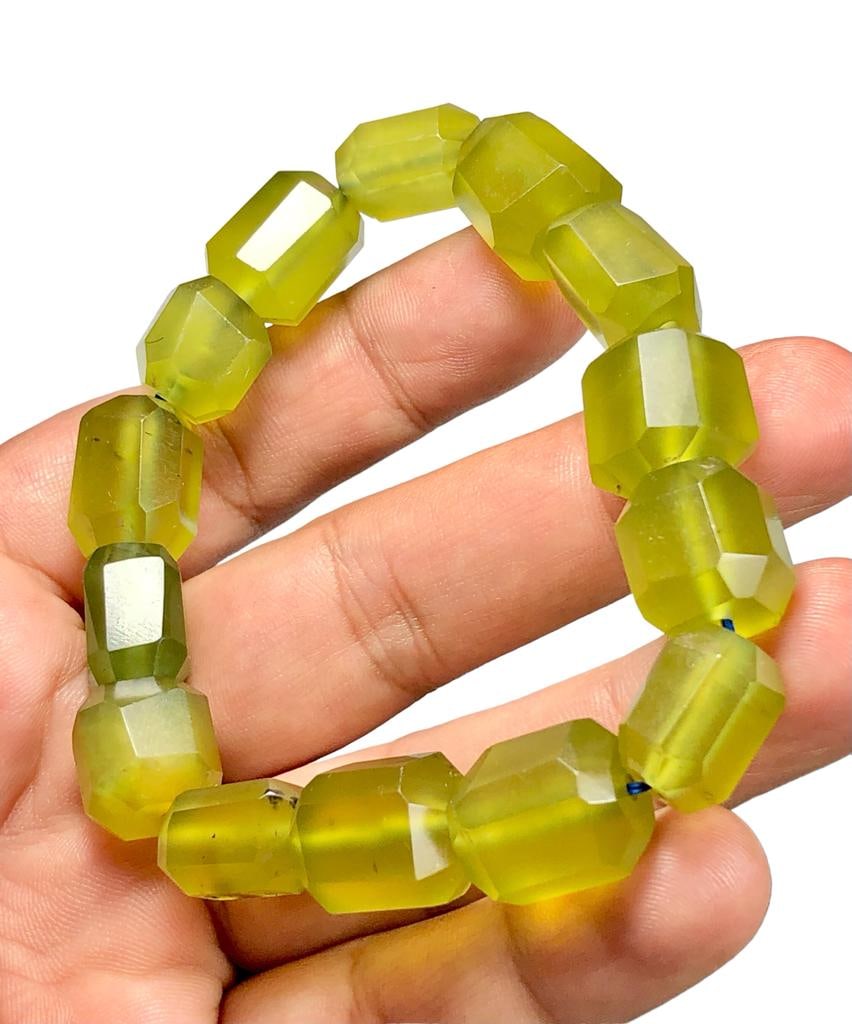 Calcite Gemstone Bracelet for women: Calcite Gemstone Bracelet for womenShipping Rate: $25.00 .shipping rates are determined by Parcel weight and destination.Combined shipping: We offer combine shipping on multiple items purchased to
