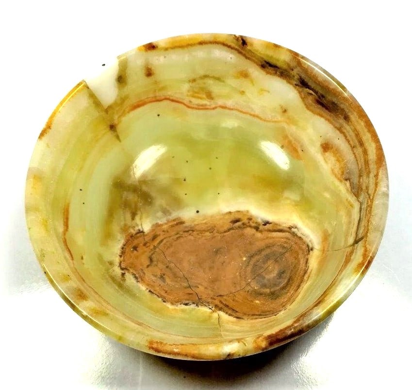 Vintage Green Onyx Trinket Dish - 162 Grams: Vintage Green Onyx Trinket Dish - 76.5X76.5 - 162 GramsShipping Rate: $23.00 .shipping rates are determined by Parcel weight and destination.Combined shipping: We offer combine shipping on multiple