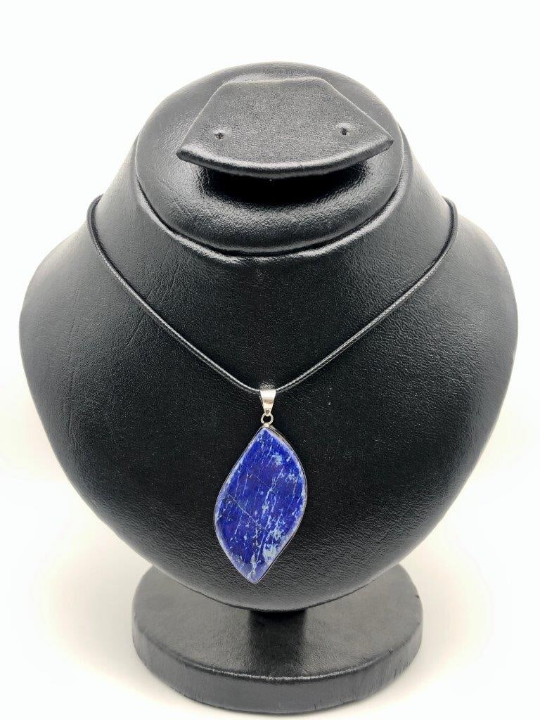 Natural Lapis Lazuli Carved Pendant in Silver Elegant Gemstone Jewelry: Natural Lapis Lazuli Carved Pendant in Silver Elegant Gemstone JewelryShipping Rate: $23.00 .shipping rates are determined by Parcel weight and destination.Combined shipping: We offer combine shipping