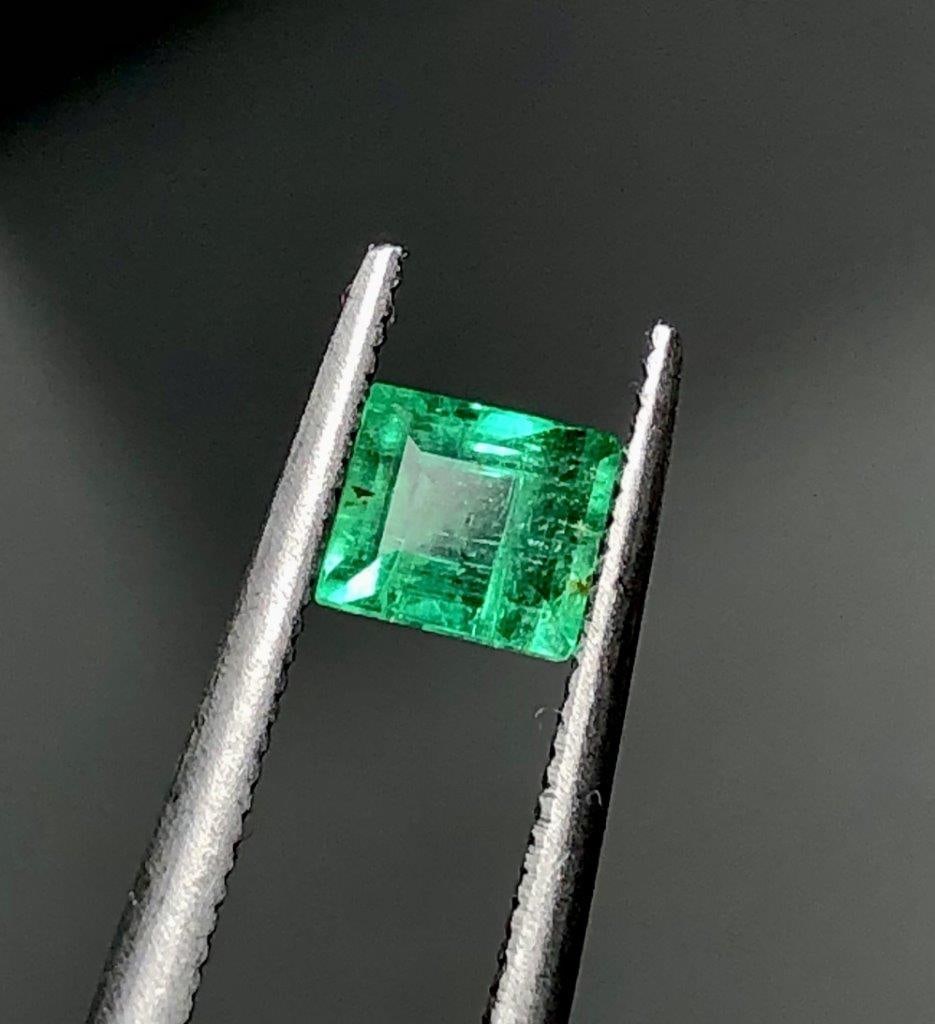 0.45 Carats Natural Emerald With Amazing Luster - 5X5X3 mm: 0.45 Carats Natural Emerald With Amazing Luster - 5X5X3 mmSHIPPING: 23$