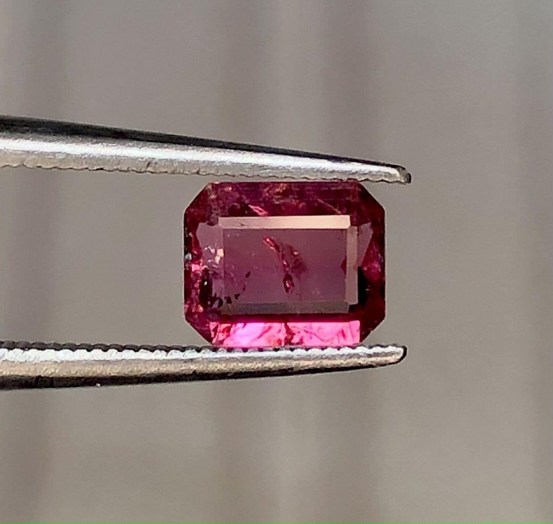 0.90 Carats Rubelite Tourmaline - 7X5X3 mm: 0.90 Carats Rubelite Tourmaline - 7X5X3 mm SHIPPING: 23$