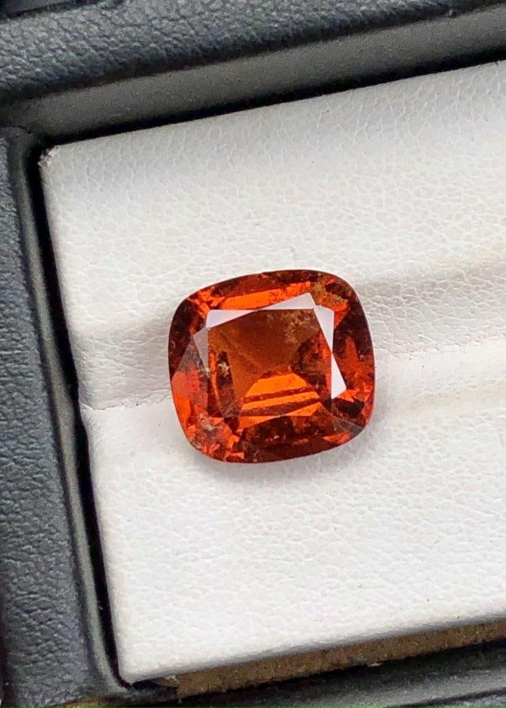 4.15 Carats Natural Hessonite Garnet Gemstone - 10X9X5 mm: 4.15 Carats Natural Hessonite Garnet Gemstone - 10X9X5 mm SHIPPING: 23$