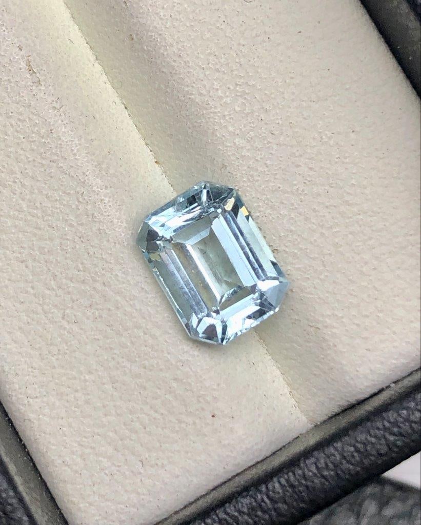 2.55 Carats Santa Maria Aquamarine Gemstone - 10X7X5 mm: 2.55 Carats Santa Maria Aquamarine Gemstone - 10X7X5 mm SHIPPING: 23$