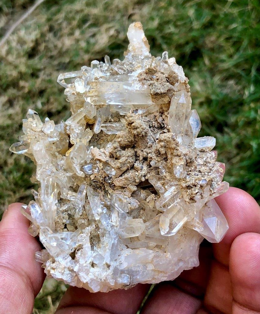Quartz Cluster Specimen - 173 Grams - 89X65X46 mm 40$: Quartz Cluster Specimen - 173 Grams - 89X65X46 mm 40$ Shipping Rate: FREE SHIPPING .shipping rates are determined by Parcel weight and destination.Combined shipping: We offer combine shipping on multi