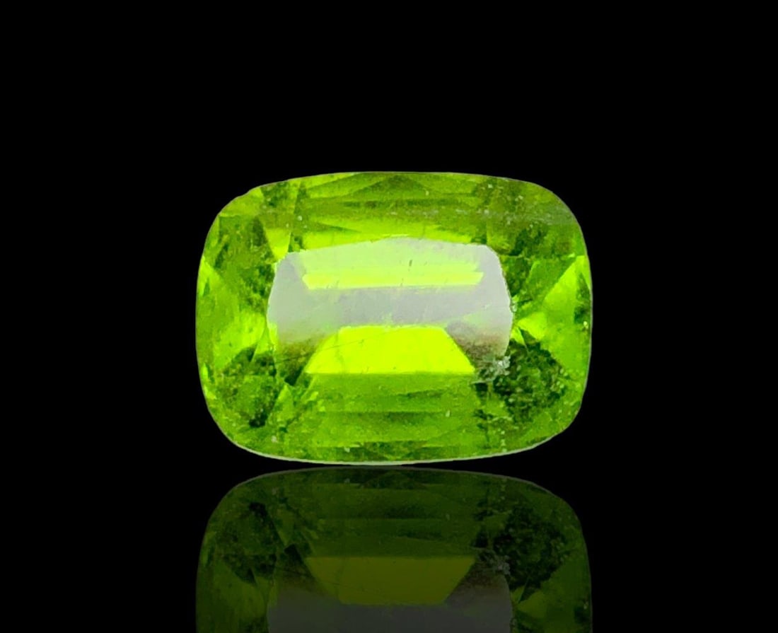 7UP Colour Natural Peridot - 6.90 Carats - 13X9X8 mm (1 of 3)