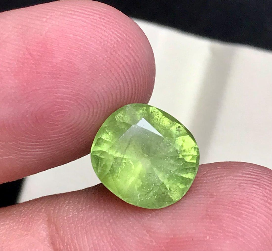 4.70 Carats Natural Peridot Gemstone Beautiful Olive Green Faceted Stone - 11X10X6 mm: 4.70 Carats Natural Peridot Gemstone Beautiful Olive Green Faceted Stone - 11X10X6 mm