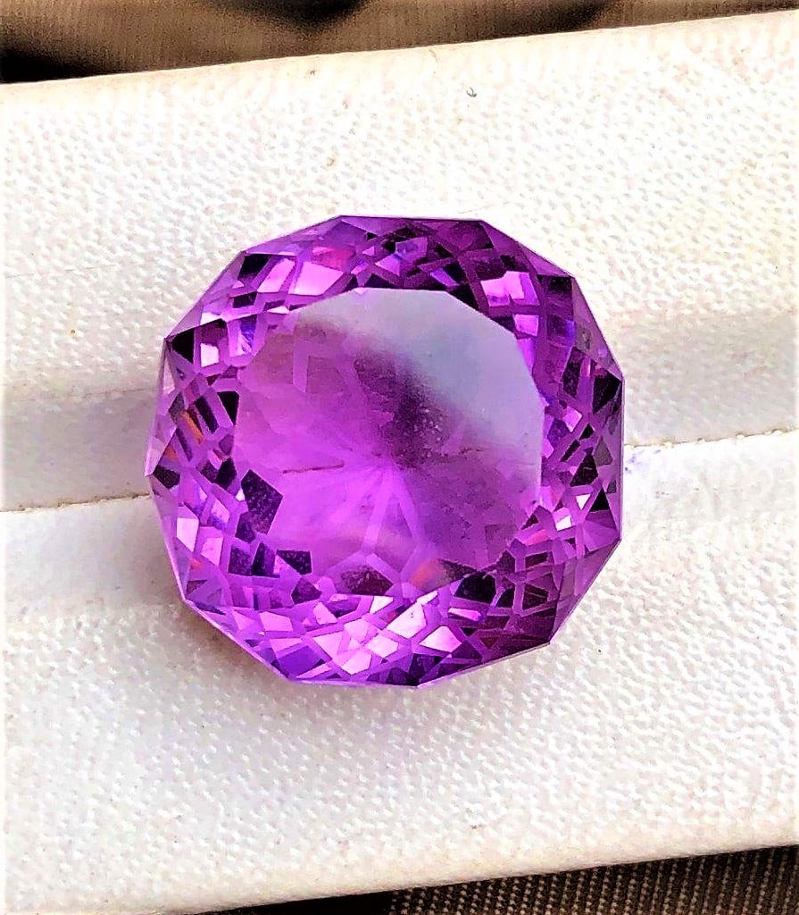 20 Carats Flawless Flower Cut Natural Amethyst (1 of 2)
