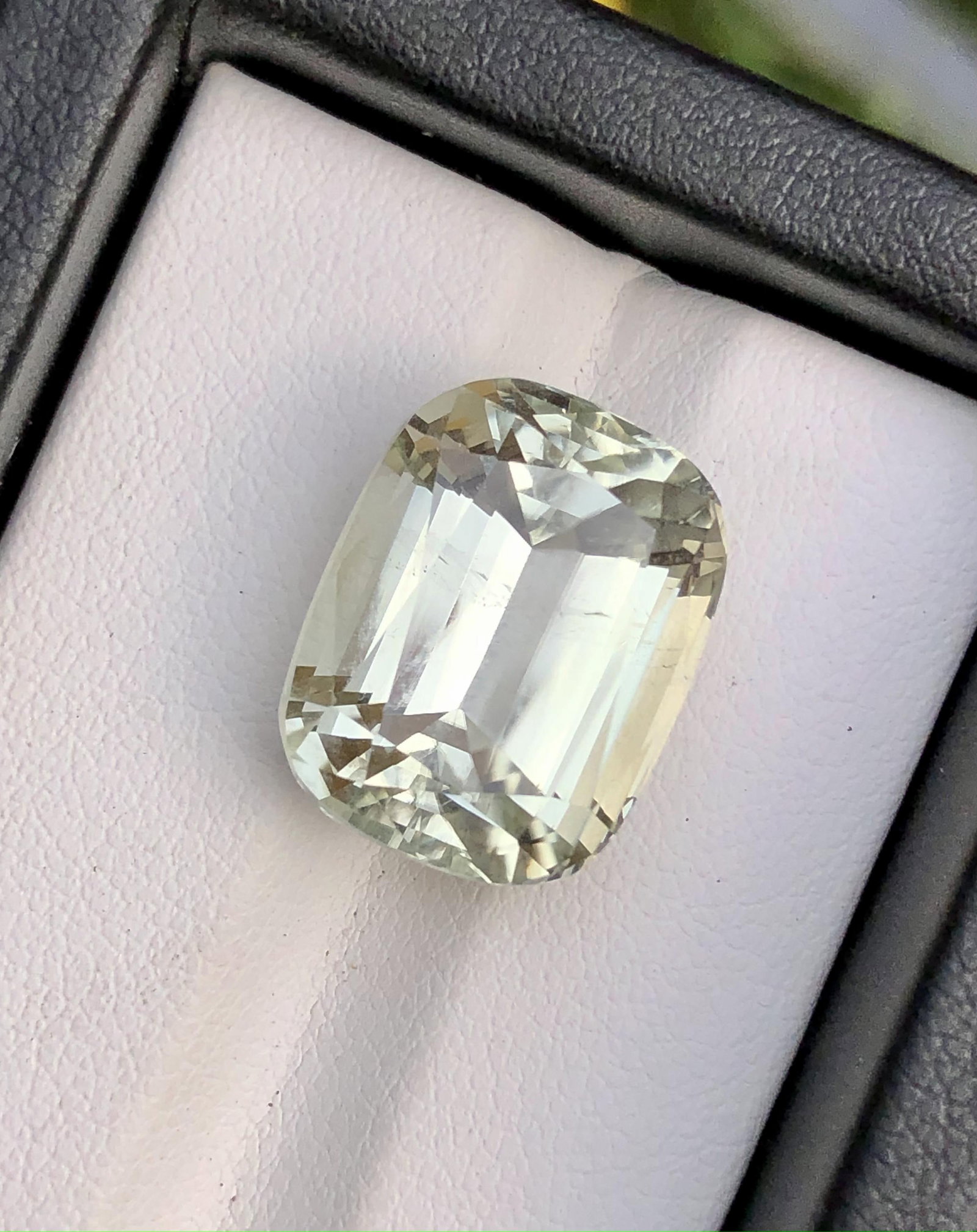 20 Carats Very Fine Quality Natural Kuznite Gemstone - 20 Carats - 17X13X12 mm (1 of 4)
