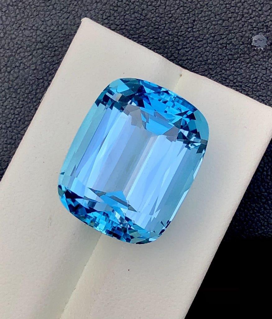 33.15 Carats Top Grade Swiss Blue Topaz Gemstone - 19X16X12.5 mm (1 of 2)
