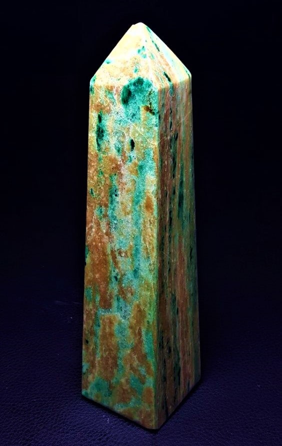 Aventurine Tower - 433 Grams: Aventurine Tower - 433 GramsShipping Rate: $45.00 .shipping rates are determined by Parcel weight and destination.Combined shipping: We offer combine shipping on multiple items purchased to reduce shi