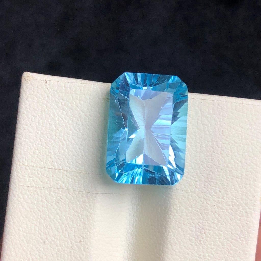 18.95 cts Premium Swiss Blue Topaz Gemstone for Custom Jewelry - 18X12X10 mm: 18.95 cts Premium Swiss Blue Topaz Gemstone for Custom Jewelry - 18X12X10 mmShipping Rate: 23$ WorldWideshipping rates are determined by Parcel weight and destination.Combined shipping: We offer combi