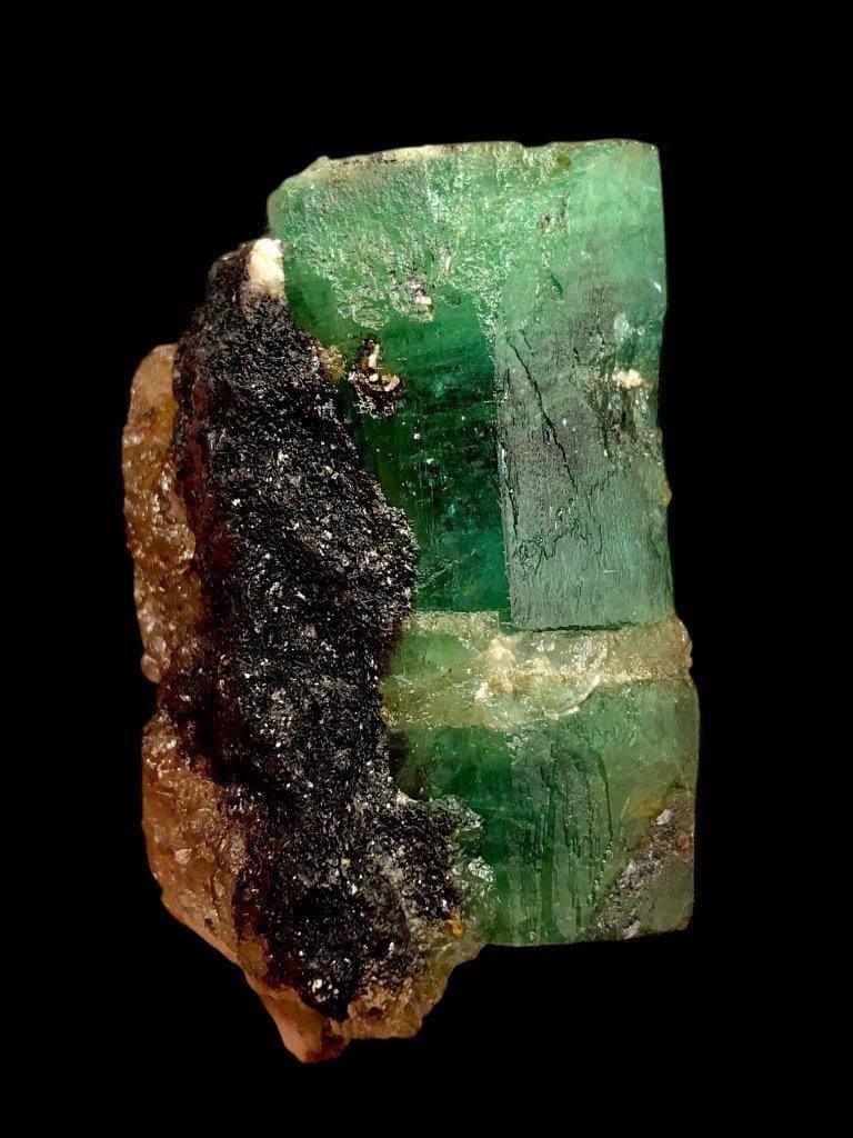 94.51 Grams Beautiful Natural Emerald Crystal Mineral Specimen - 56X34X33 mm: 94.51 Grams Beautiful Natural Emerald Crystal Mineral Specimen - 56X34X33 mm Shipping Rate: FREE SHIPPING .shipping rates are determined by Parcel weight and destination.Combined shipping: We offer co