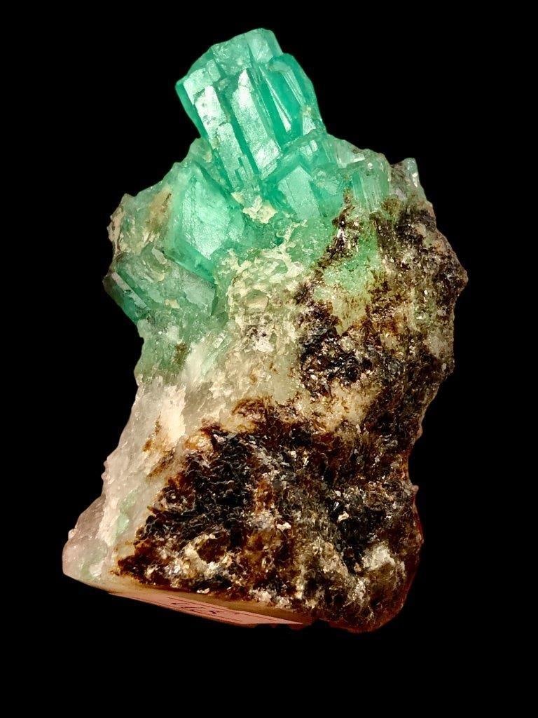 126.16 Grams Natural Emerald Mineral Specimen - 71X40X3.8 mm: 126.16 Grams Natural Emerald Mineral Specimen - 71X40X3.8 mm Shipping Rate: FREE SHIPPING .shipping rates are determined by Parcel weight and destination.Combined shipping: We offer combine shipping o