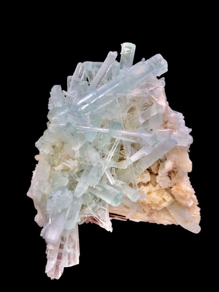 65 Grams Amazing Aquamarine Crystals Cluster Mineral Specimen: 65 Grams Amazing Aquamarine Crystals Cluster Mineral Specimen Shipping Rate: FREE SHIPPING .shipping rates are determined by Parcel weight and destination.Combined shipping: We offer combine shipping 
