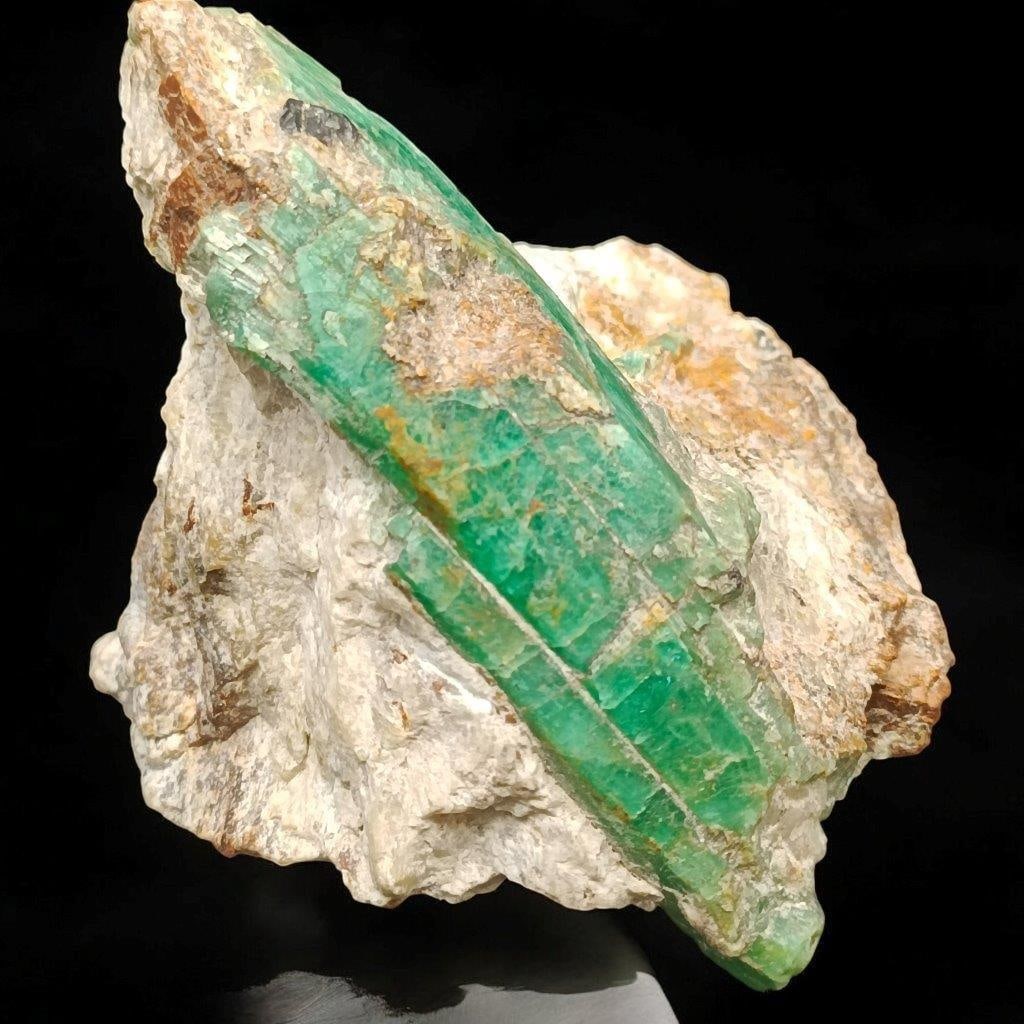 Emerald Crystal Specimen 222g Vibrant Green Crystal 87x72x75mm: Emerald Crystal Specimen 222g Vibrant Green Crystal 87x72x75mmShipping Rate: FREE SHIPPING.00 .shipping rates are determined by Parcel weight and destination.Combined shipping: We offer combine shippi